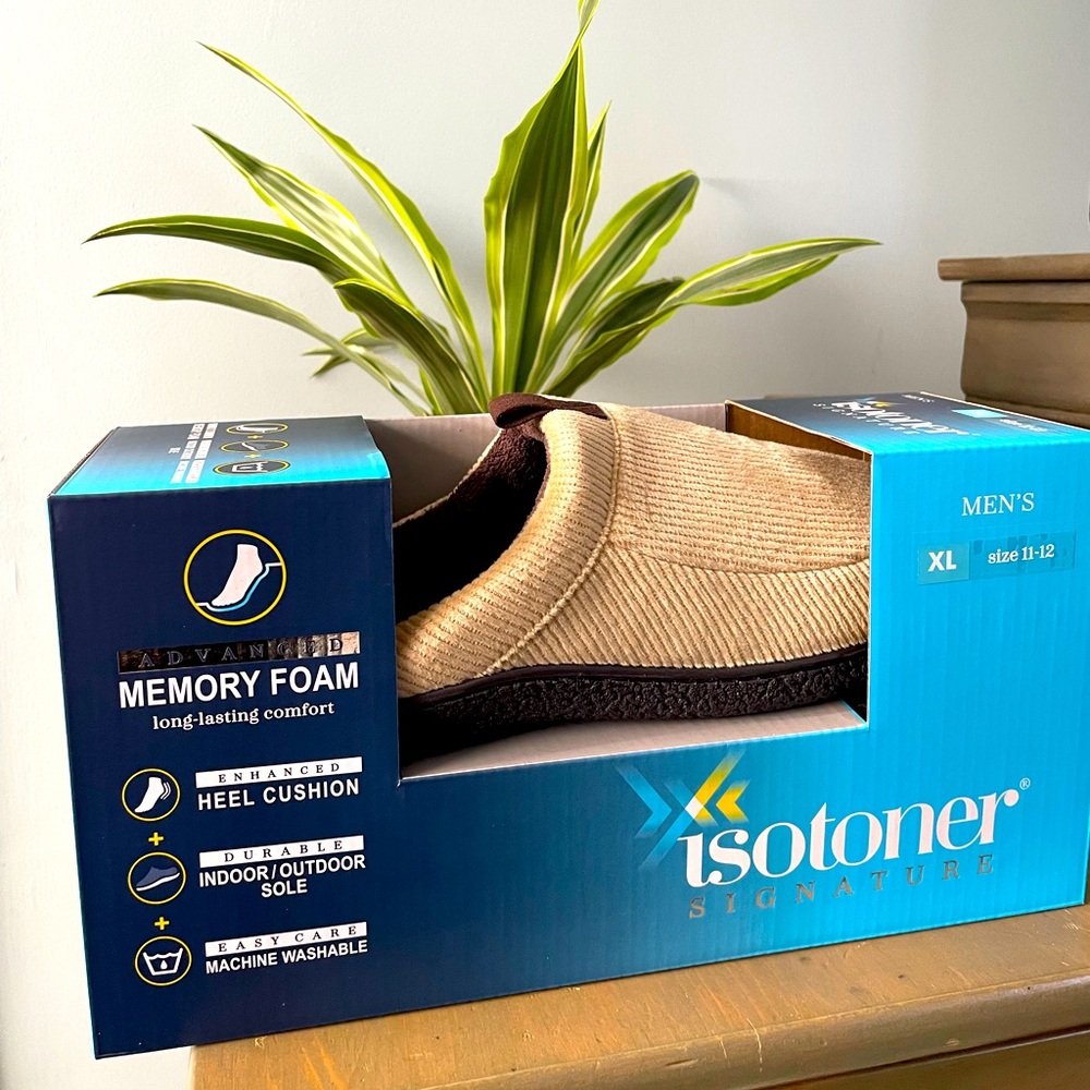 NEW Men’s Isotoner Signature Indoor/Outdoor Slippers.